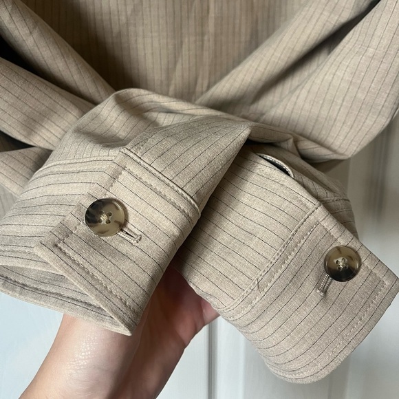 NWT - Wilfred Little Cropped Jacket - (Re)ssential Light | Size 6 - Picture 9 of 10